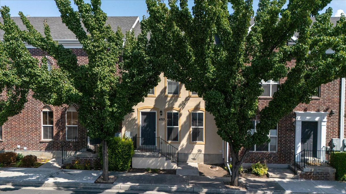 INVERNESS SQUARE - Residential