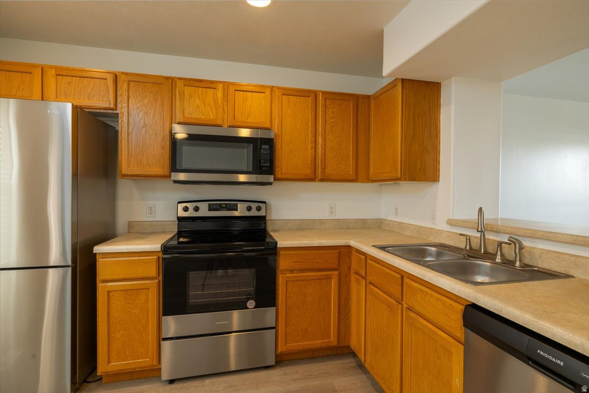 INVERNESS SQUARE - Residential