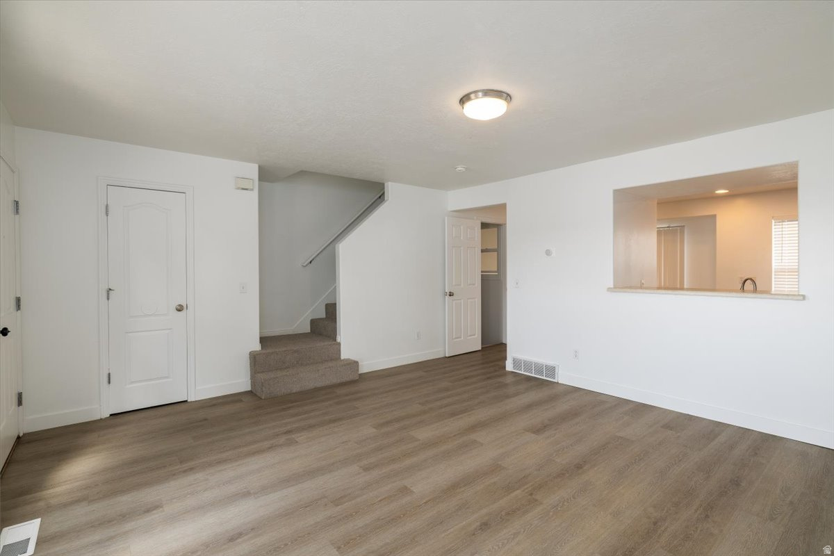 INVERNESS SQUARE - Residential