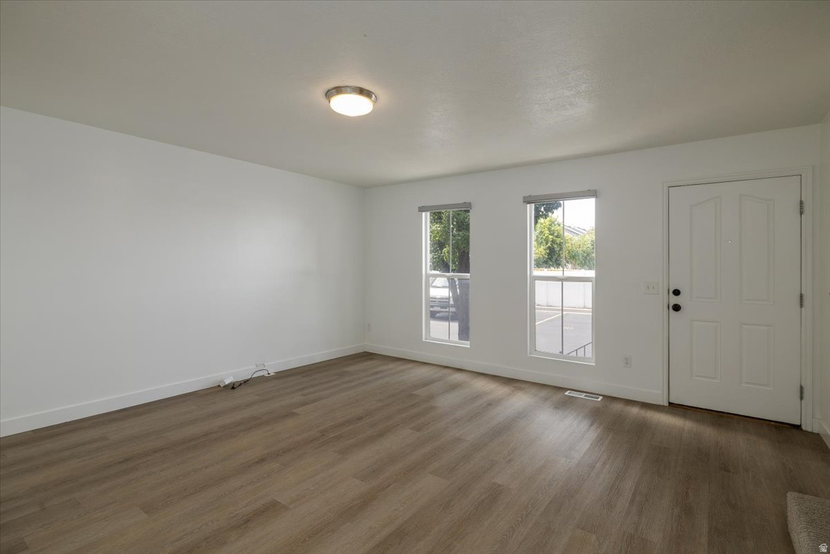 INVERNESS SQUARE - Residential