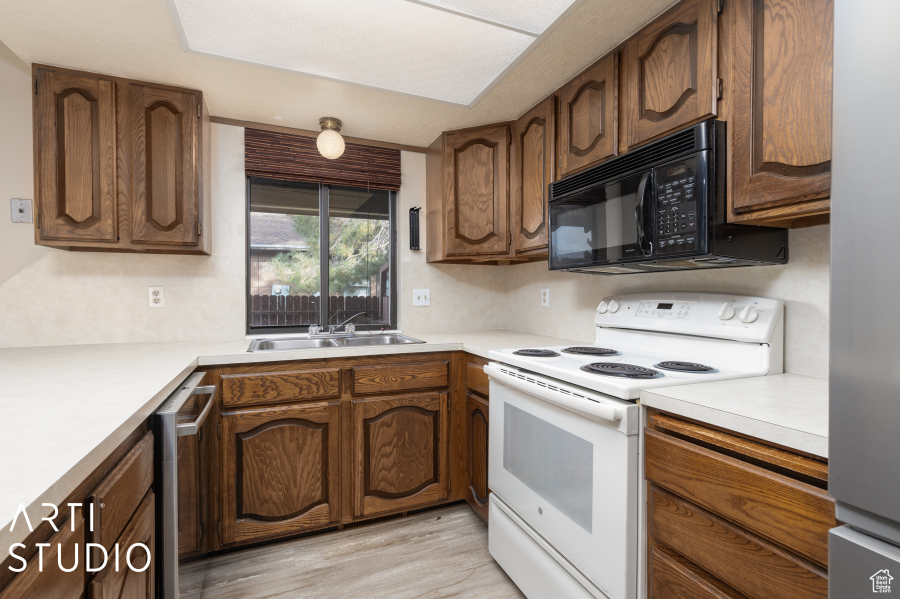 EASTGROVE CONDOMINIUM - Residential