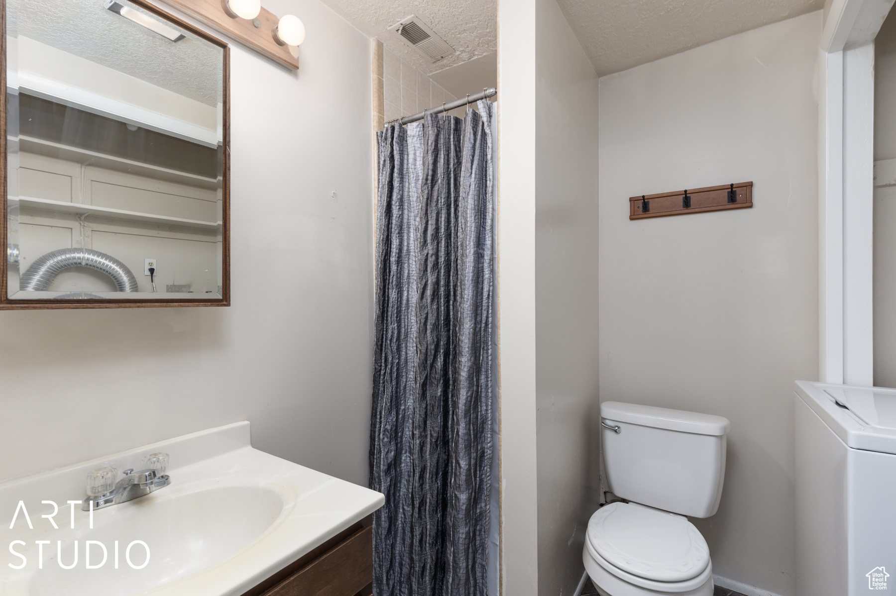 EASTGROVE CONDOMINIUM - Residential
