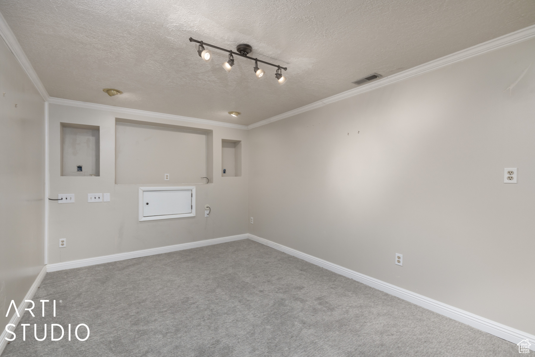 EASTGROVE CONDOMINIUM - Residential