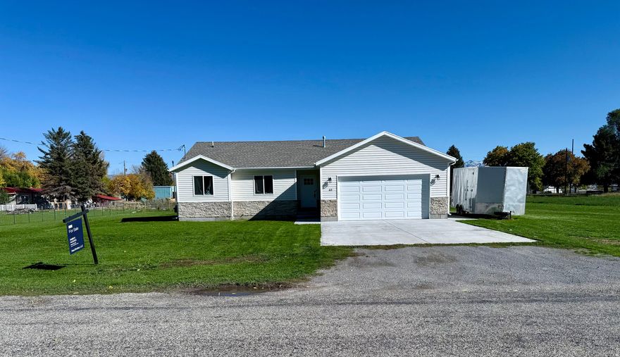 Square footage figures are provided as a courtesy estimate only and were obtained from county tax records.  Buyer is advised to obtain an independent measurement.