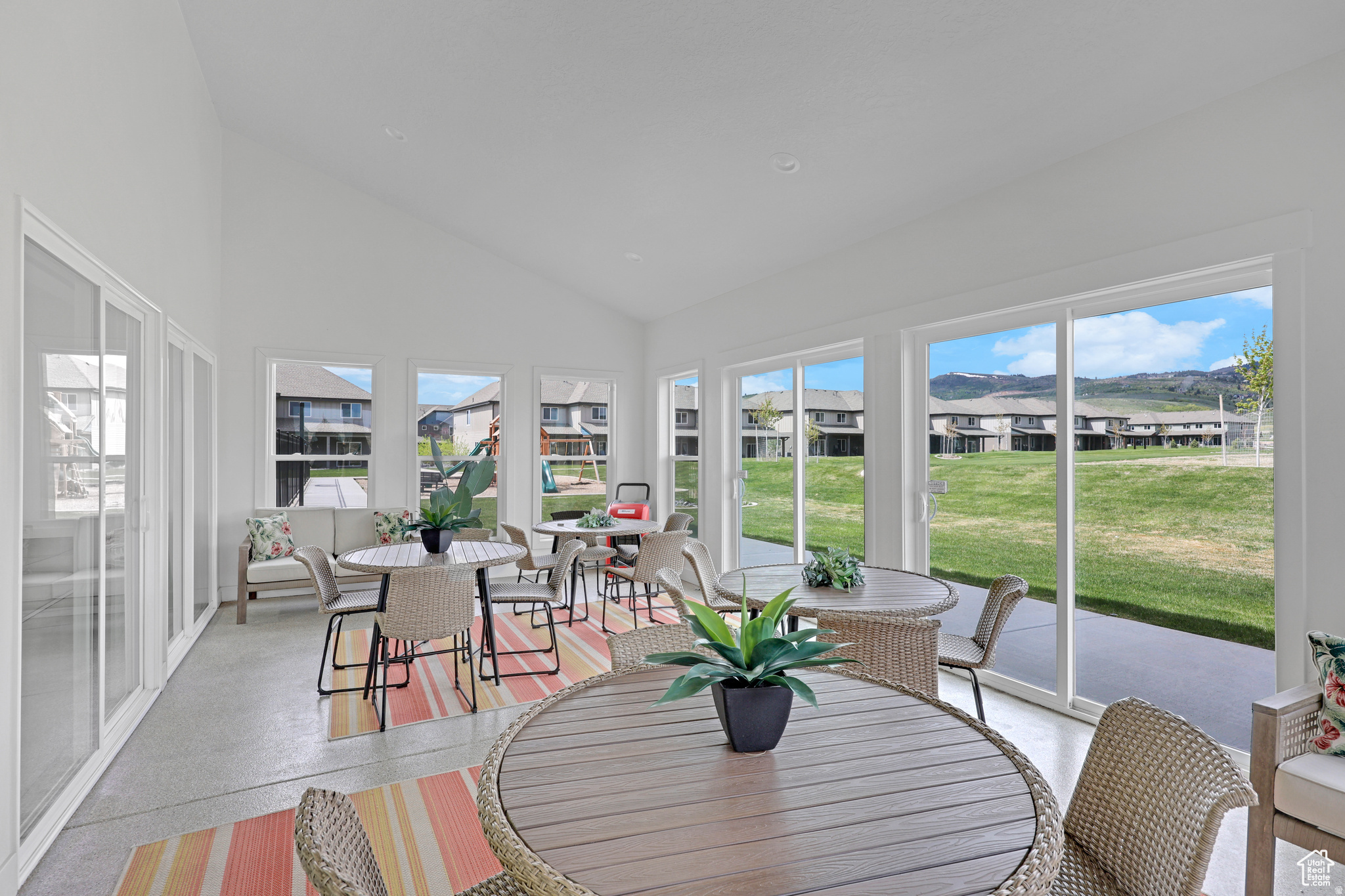 WATERDANCE - Residential