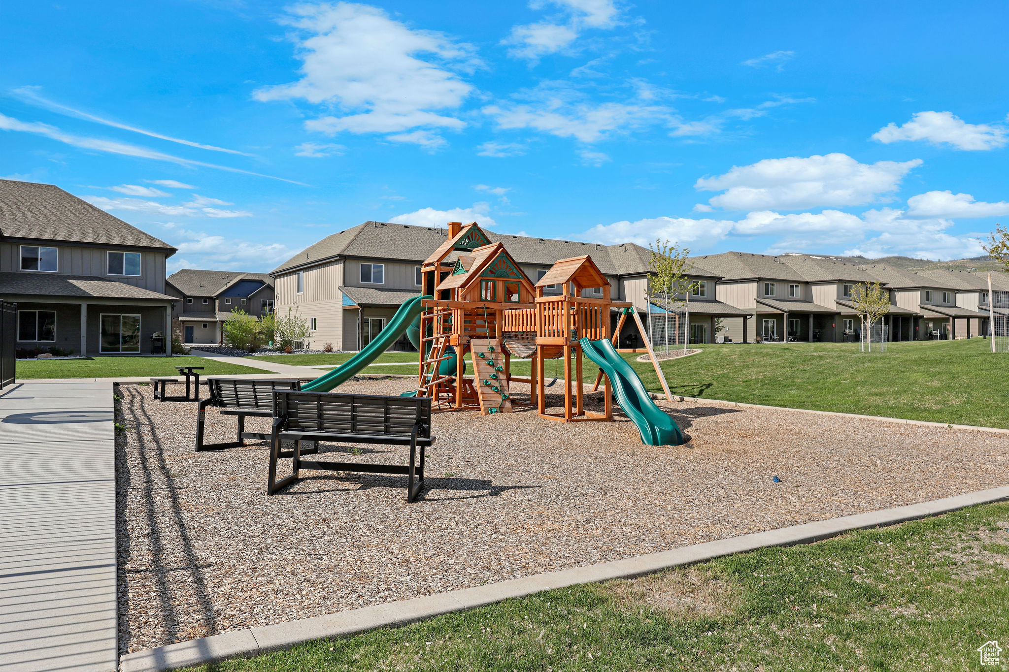 WATERDANCE - Residential