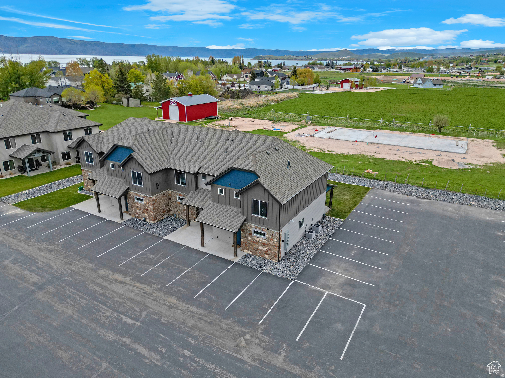 WATERDANCE - Residential