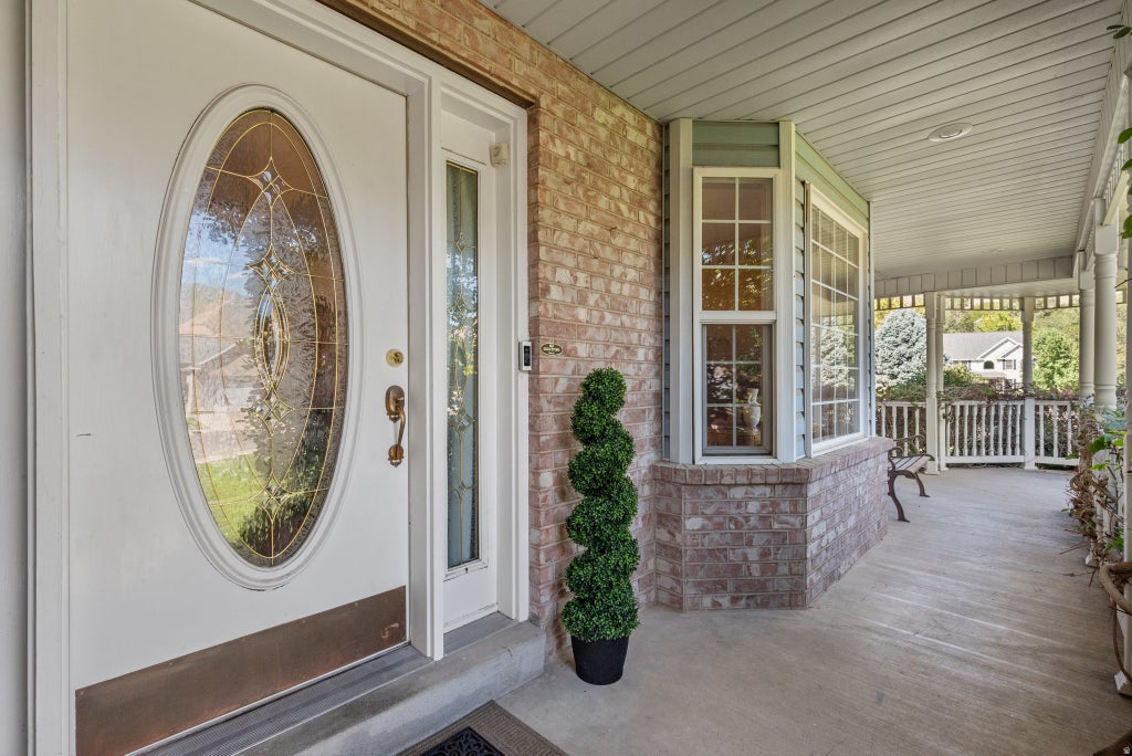 Photo of 1549 E PHEASANT RUN DR, Springville, UT 84663 (MLS # 2184003)