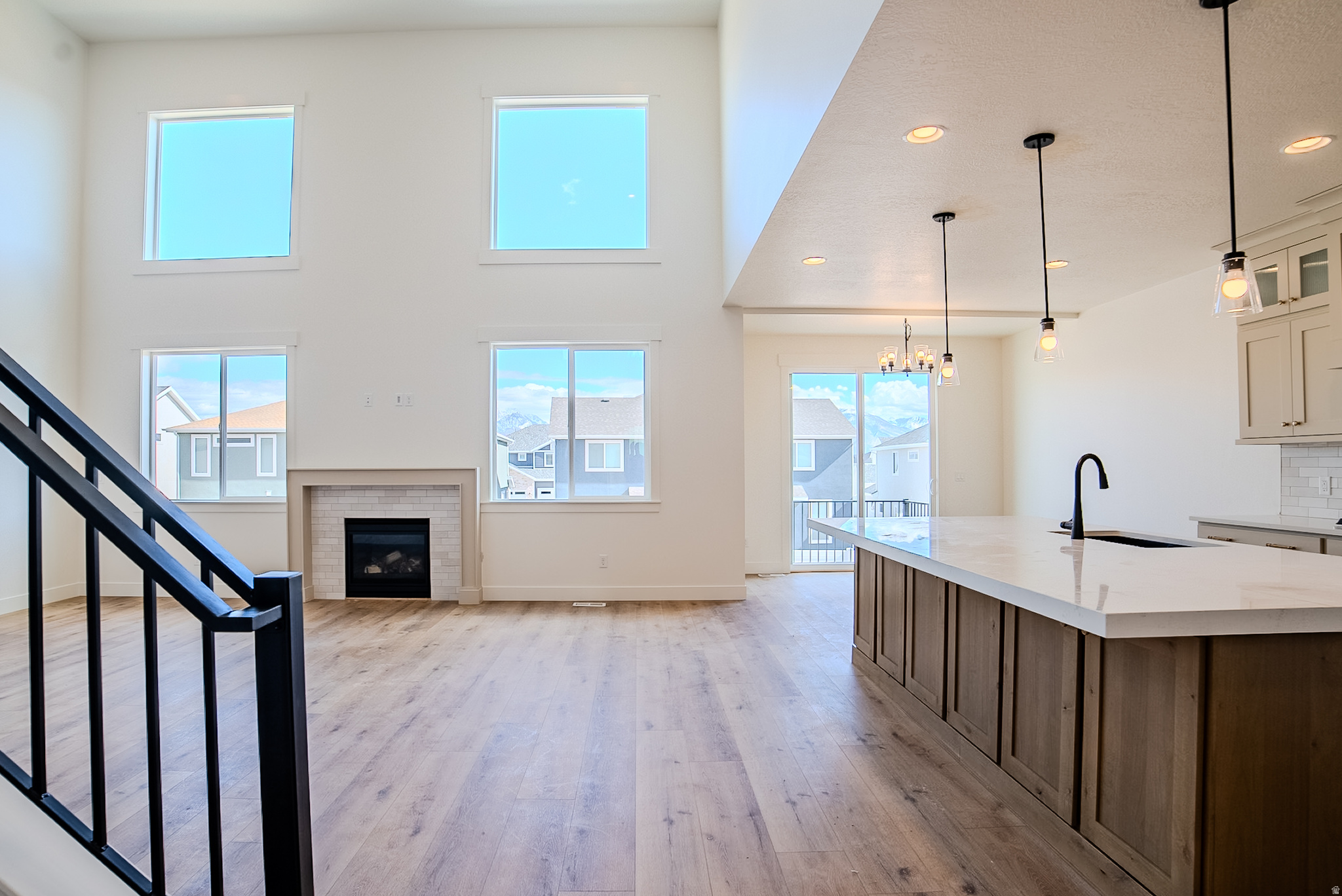 HIGH POINTE - Residential