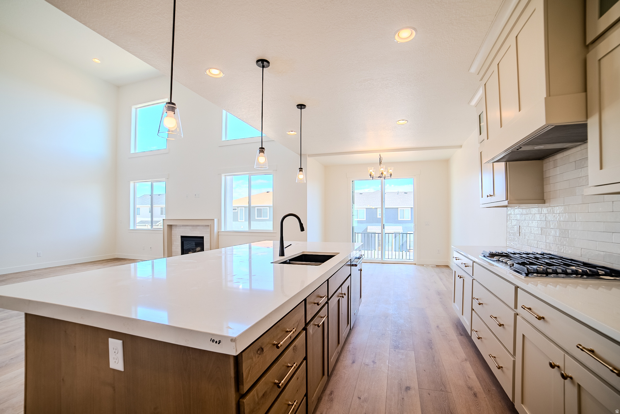 HIGH POINTE - Residential