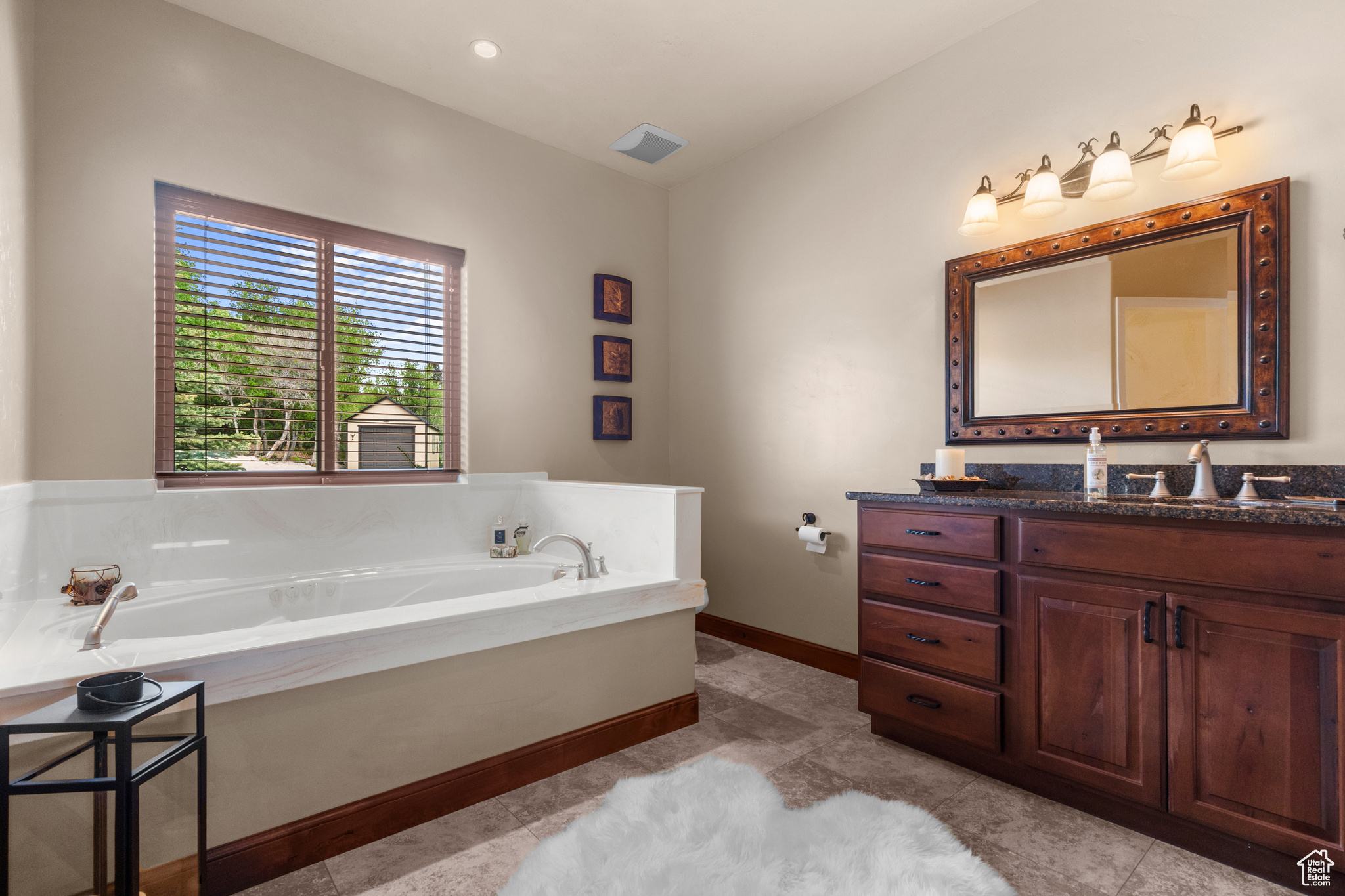3320 S Mules Ear Cir, Garden City, Utah image 21