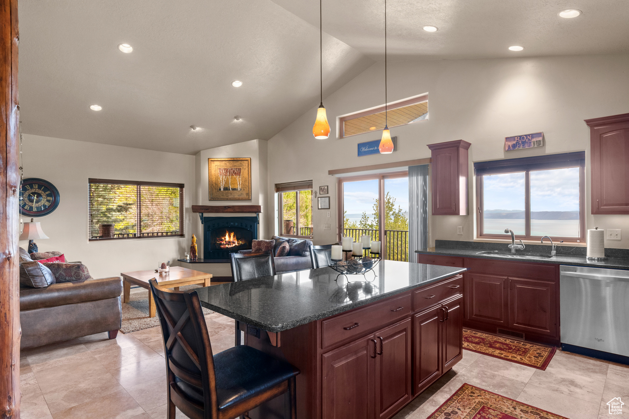3320 S Mules Ear Cir, Garden City, Utah image 9