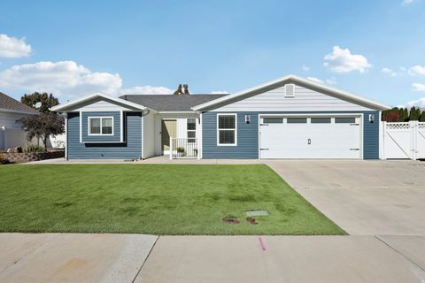 Photo of 1322 W 125 S, Lehi, UT 84043 (MLS # 2119628)
