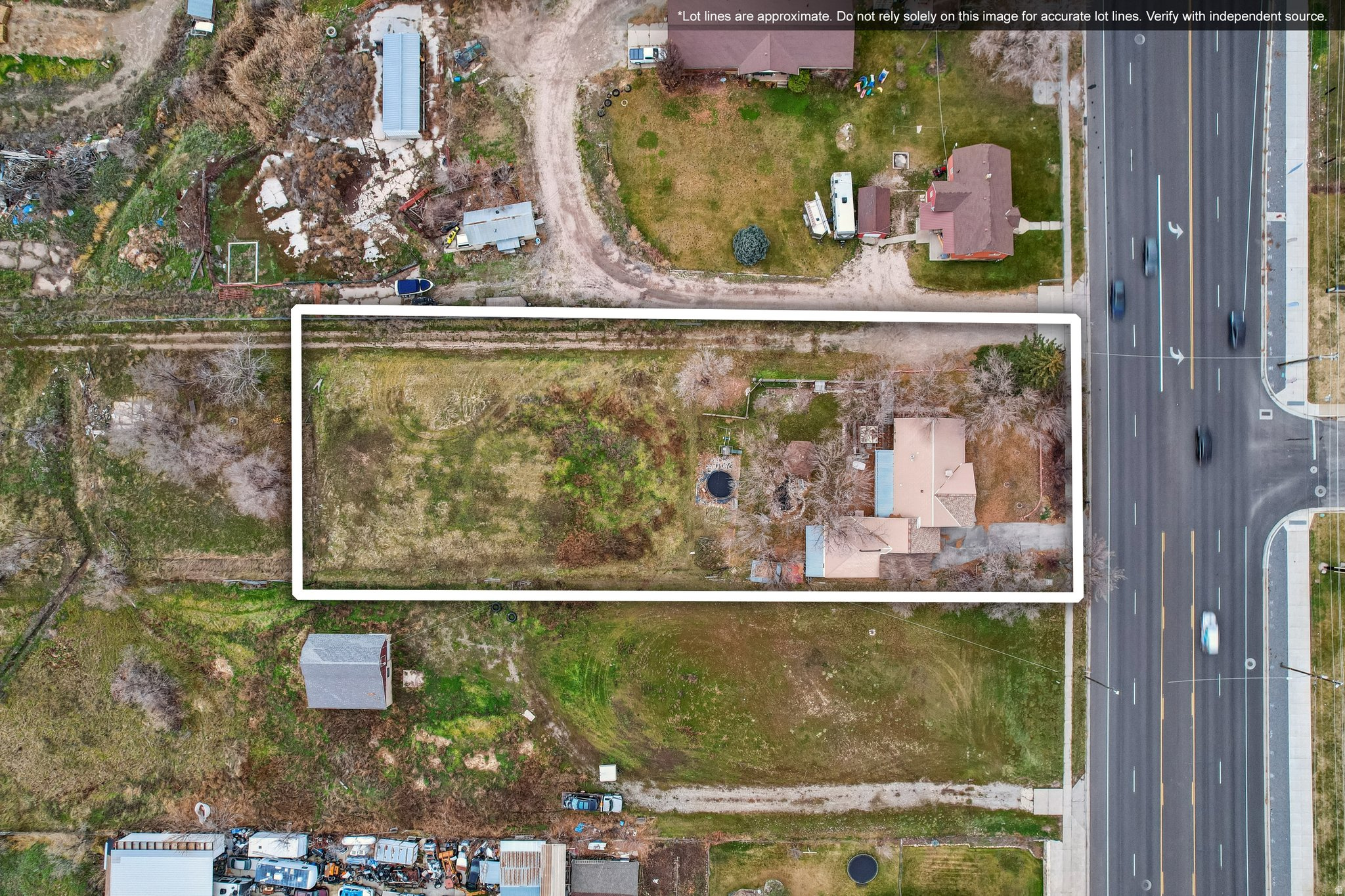 Main image without alt text