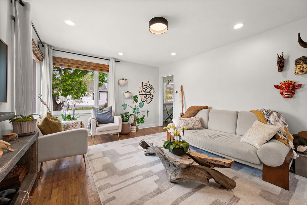 Photo of 538 E DOWNINGTON AVE, Salt Lake City, UT 84105 (MLS # 2152813)