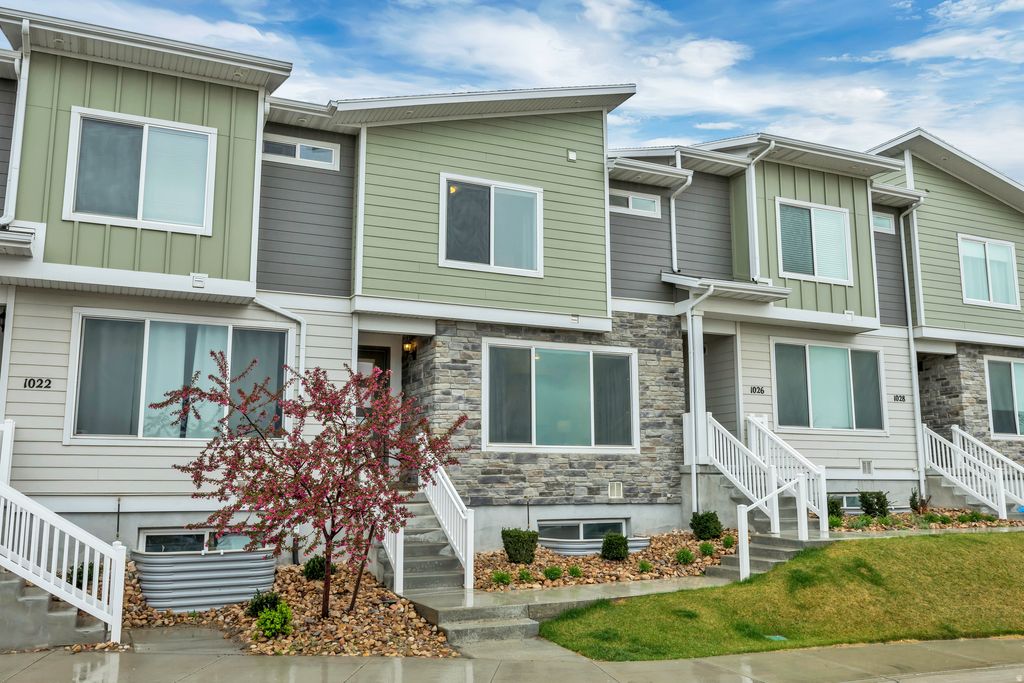 Photo of 1024 W LAPIS WAY S, Bluffdale, UT 84065 (MLS # 2147843)