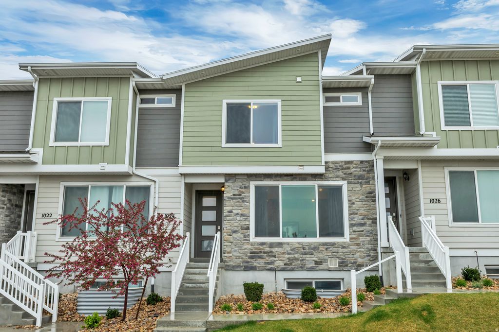 Photo of 1024 W LAPIS WAY S, Bluffdale, UT 84065 (MLS # 2147843)