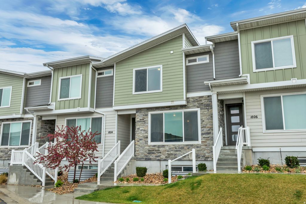 Photo of 1024 W LAPIS WAY S, Bluffdale, UT 84065 (MLS # 2147843)