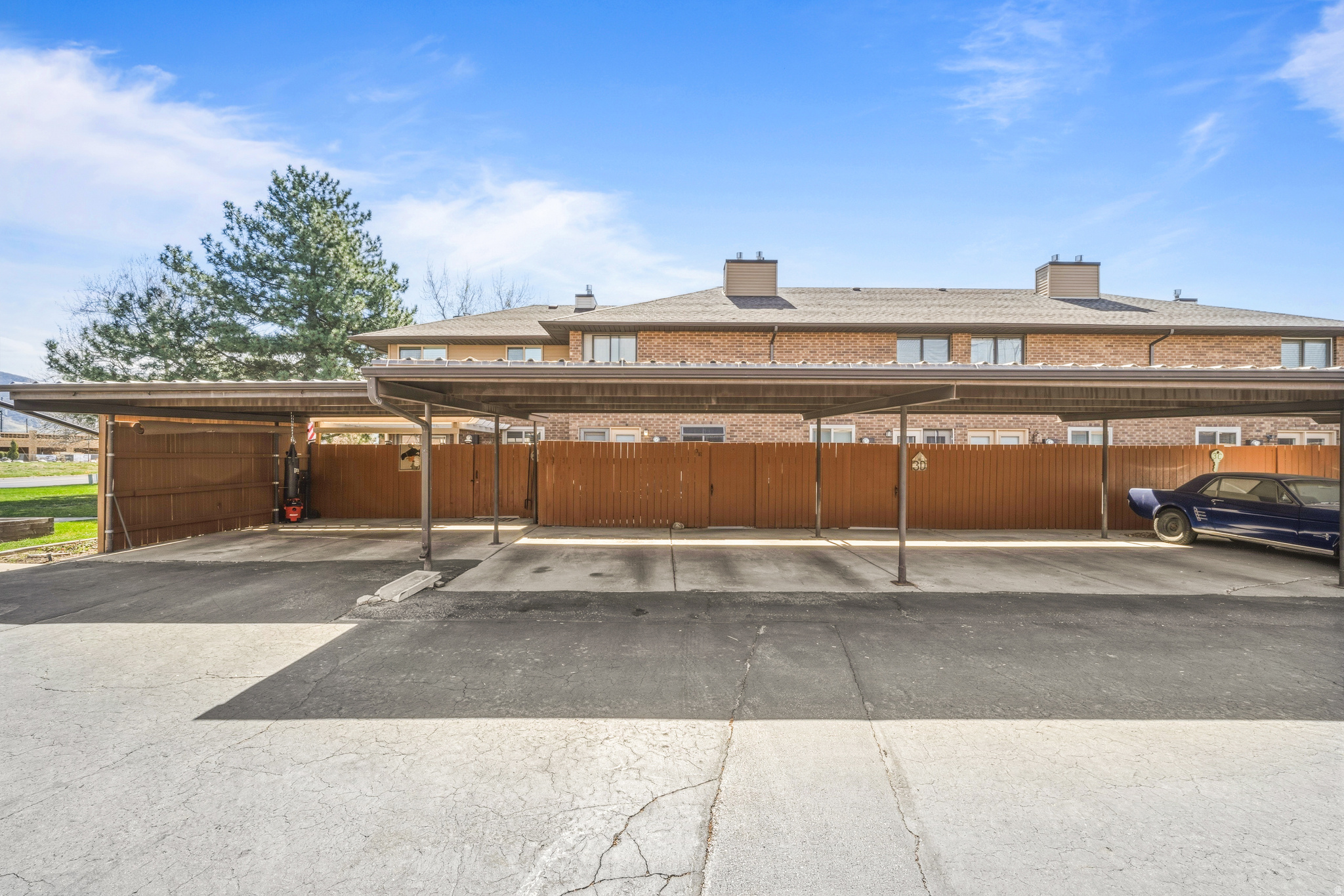 MAIN POINT SOUTH - Residential