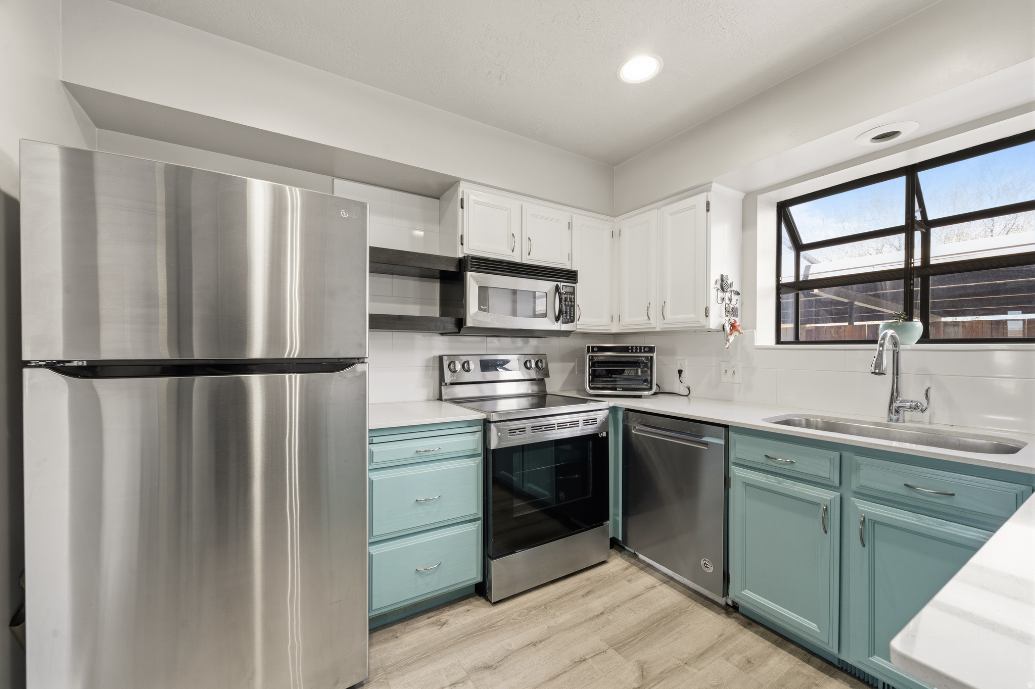 MAIN POINT SOUTH - Residential