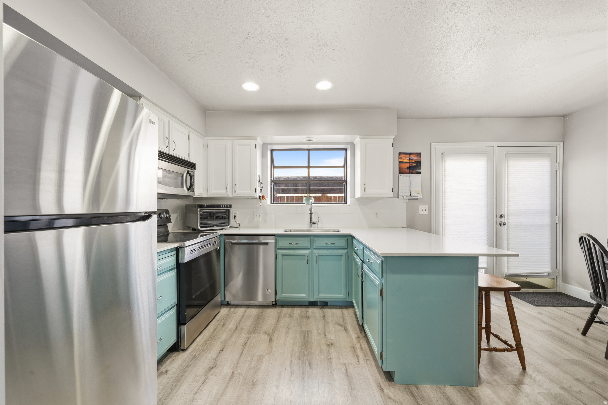 MAIN POINT SOUTH - Residential