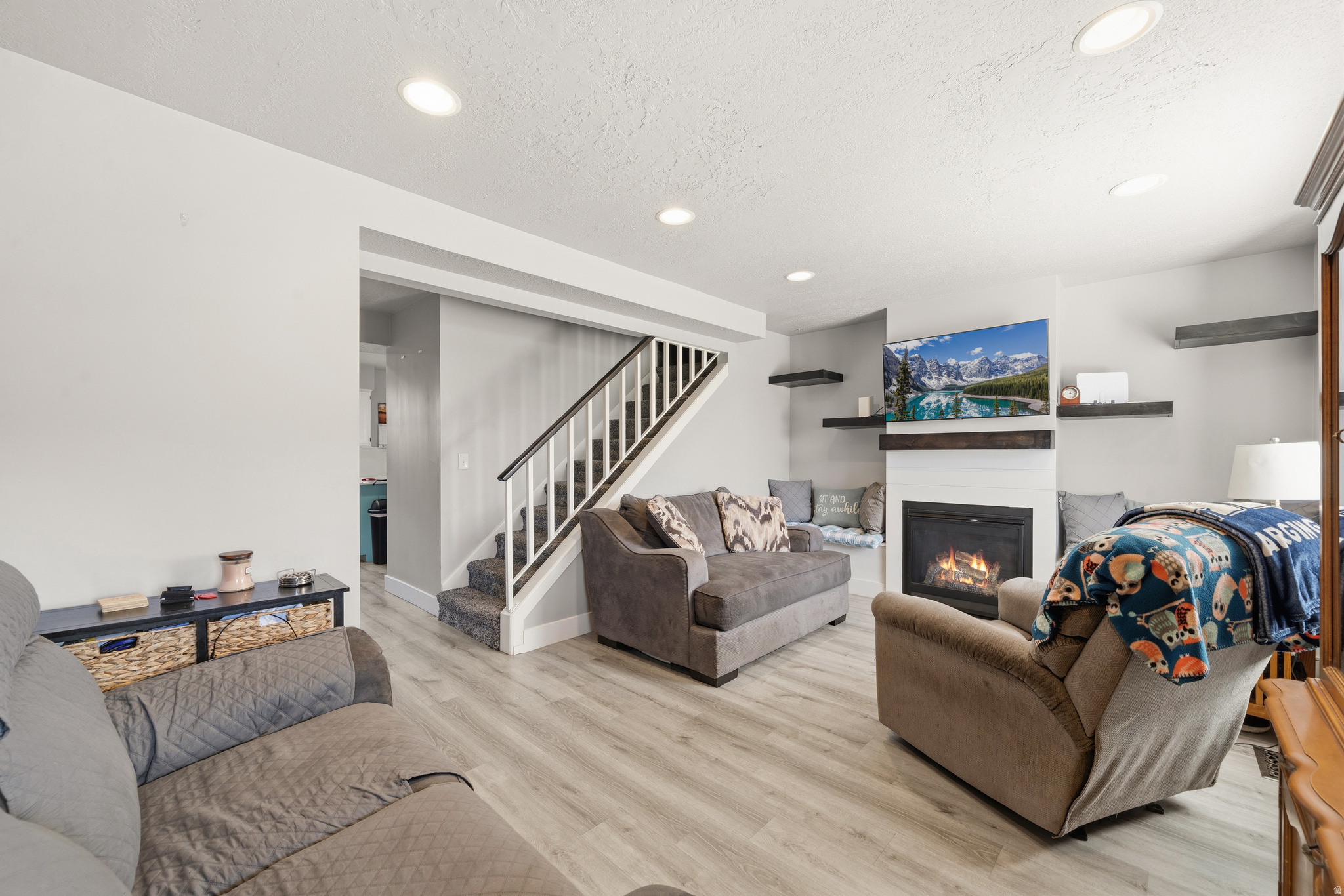 MAIN POINT SOUTH - Residential