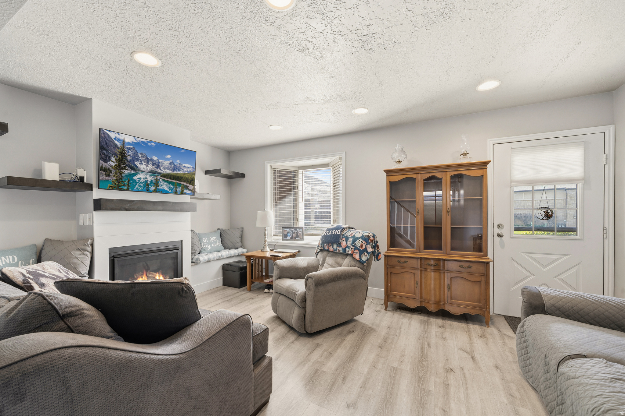 MAIN POINT SOUTH - Residential