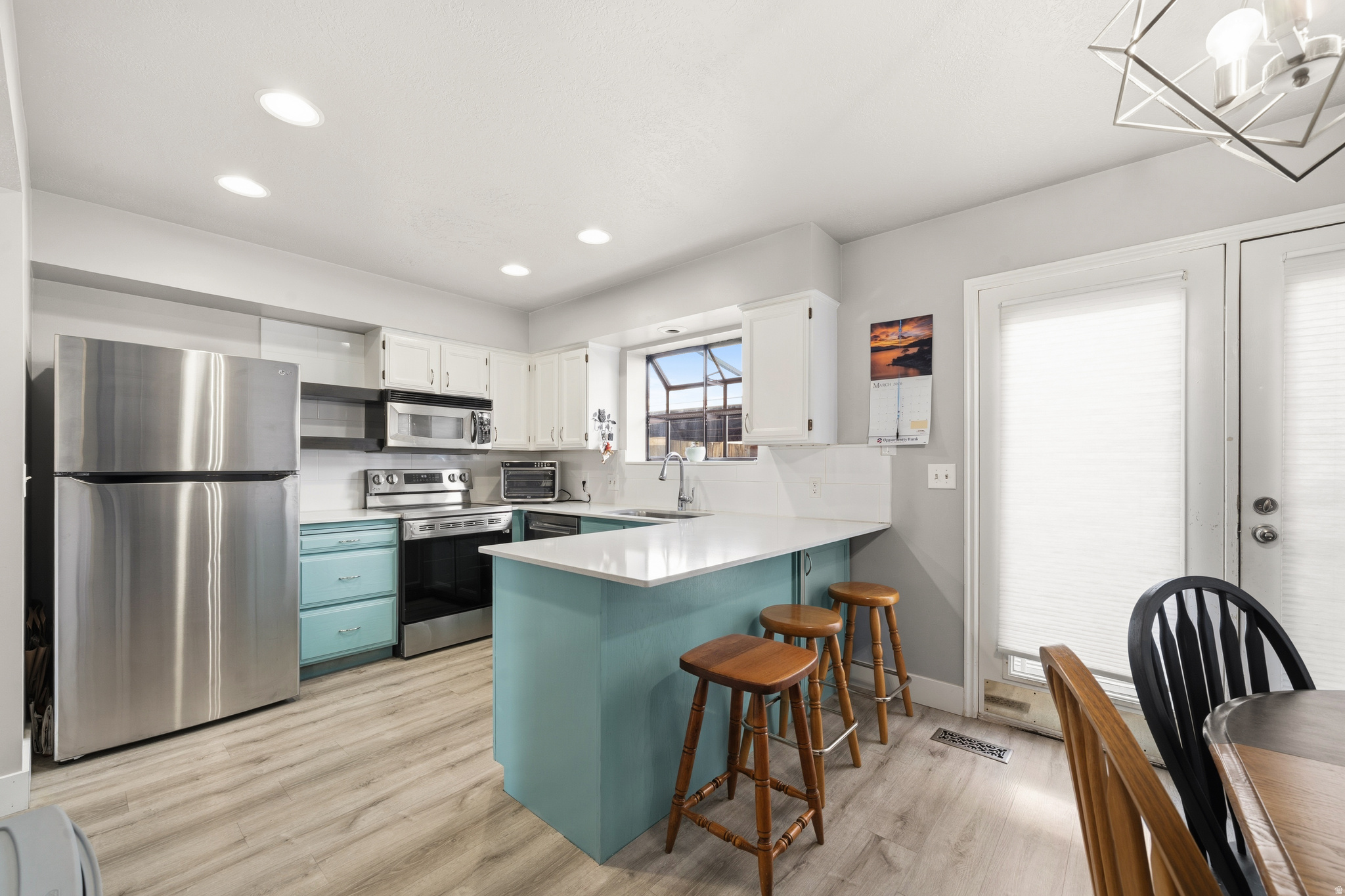 MAIN POINT SOUTH - Residential