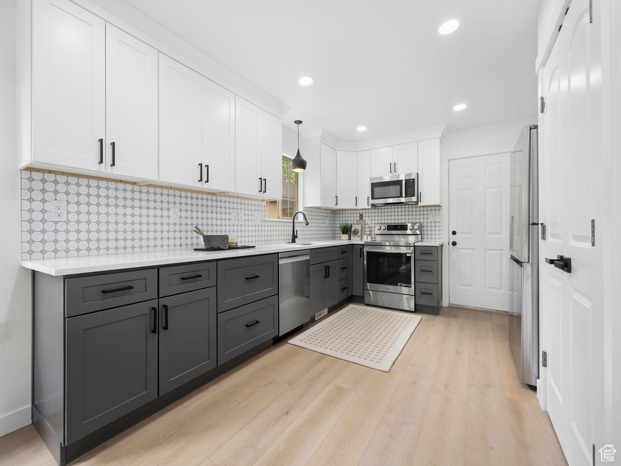 Spanish Fork, Utah 84660, United States, 4 Bedrooms Bedrooms, ,3 BathroomsBathrooms,Residential,Pending,198884