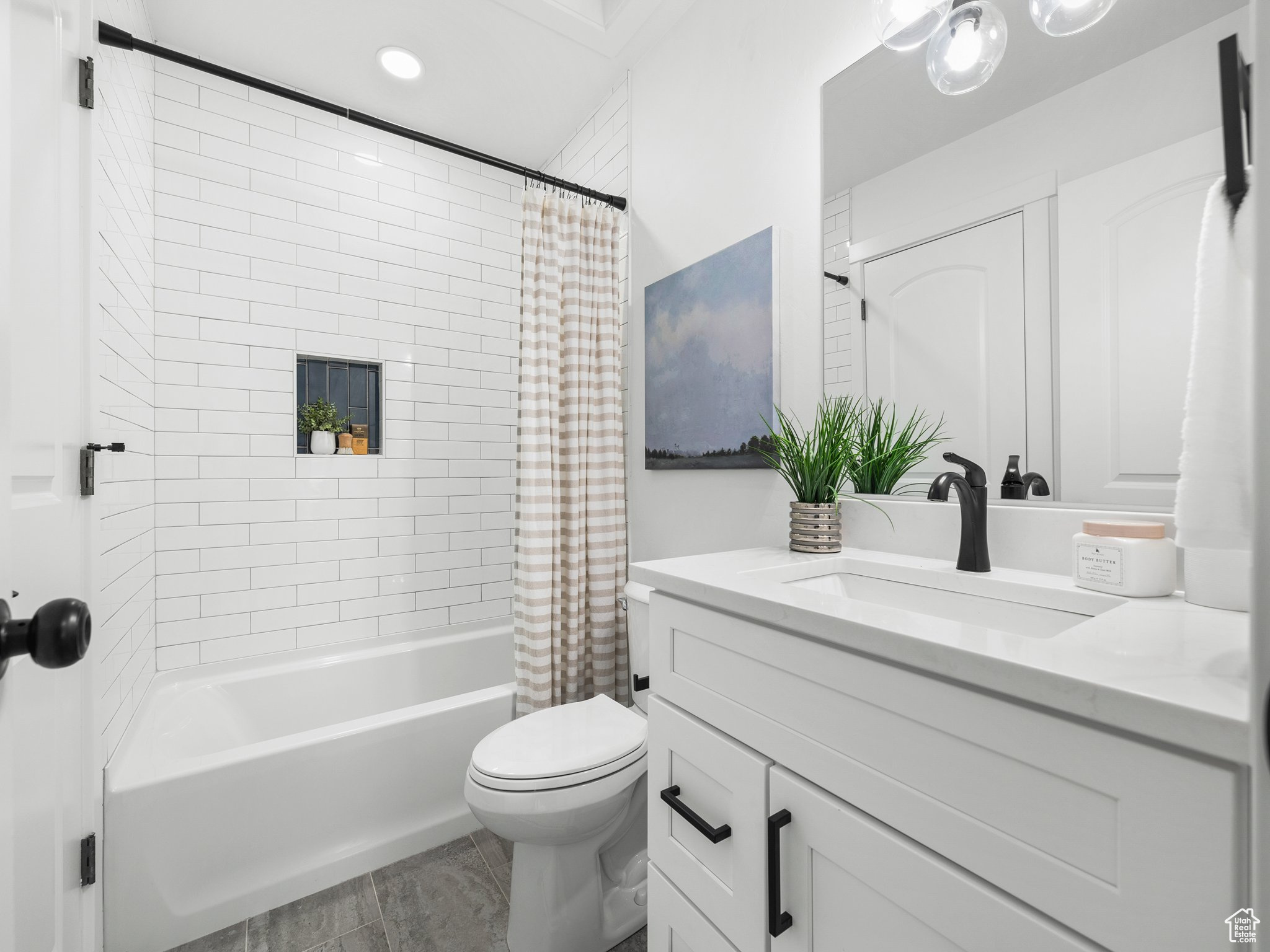 Spanish Fork, Utah 84660, United States, 4 Bedrooms Bedrooms, ,3 BathroomsBathrooms,Residential,Pending,198884