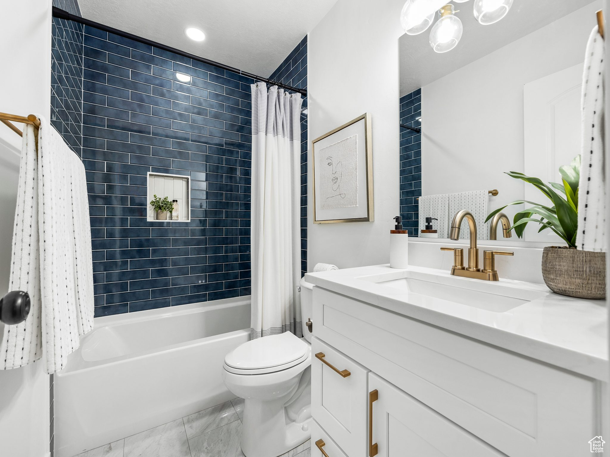 Spanish Fork, Utah 84660, United States, 4 Bedrooms Bedrooms, ,3 BathroomsBathrooms,Residential,Pending,198884