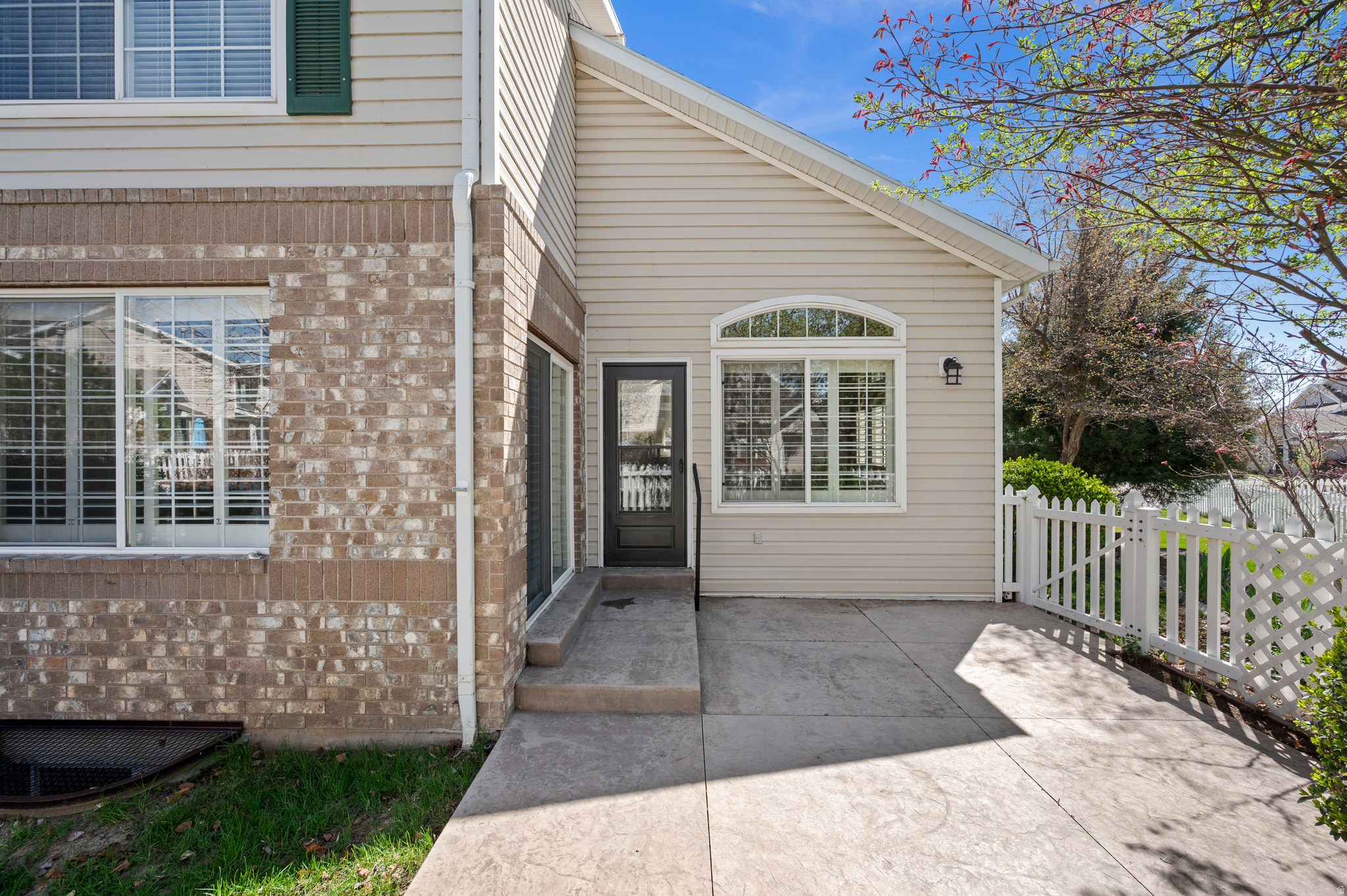 COUNTRY COTTAGES - Residential