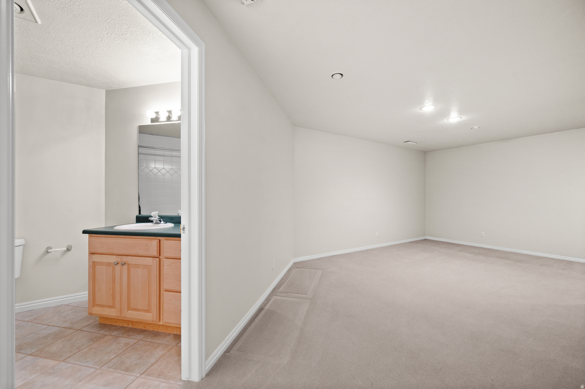 COUNTRY COTTAGES - Residential