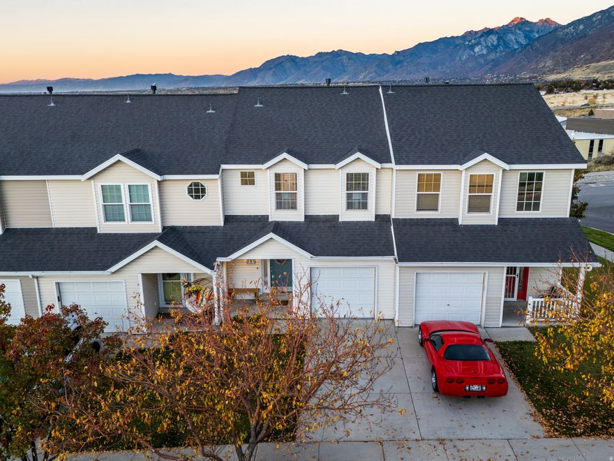 Nestled in a prime location in Draper, this stunning, updated townhome offers a bright interior and an excellent floorplan. Enjoy sweeping views of the Wasatch Mountains from multiple vantage points. With easy access to trails, shopping, dining, and commuter routes, this home blends convenience with style. A great opportunity to own in one of Utah's most desirable communities.