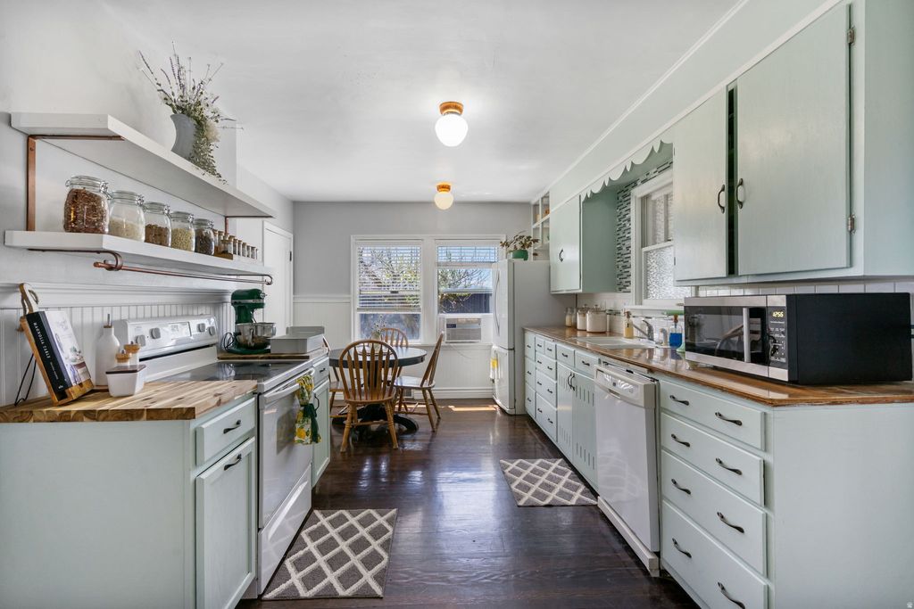 Photo of 137 W 200 S, Fairview, UT 84629 (MLS # 2157898)