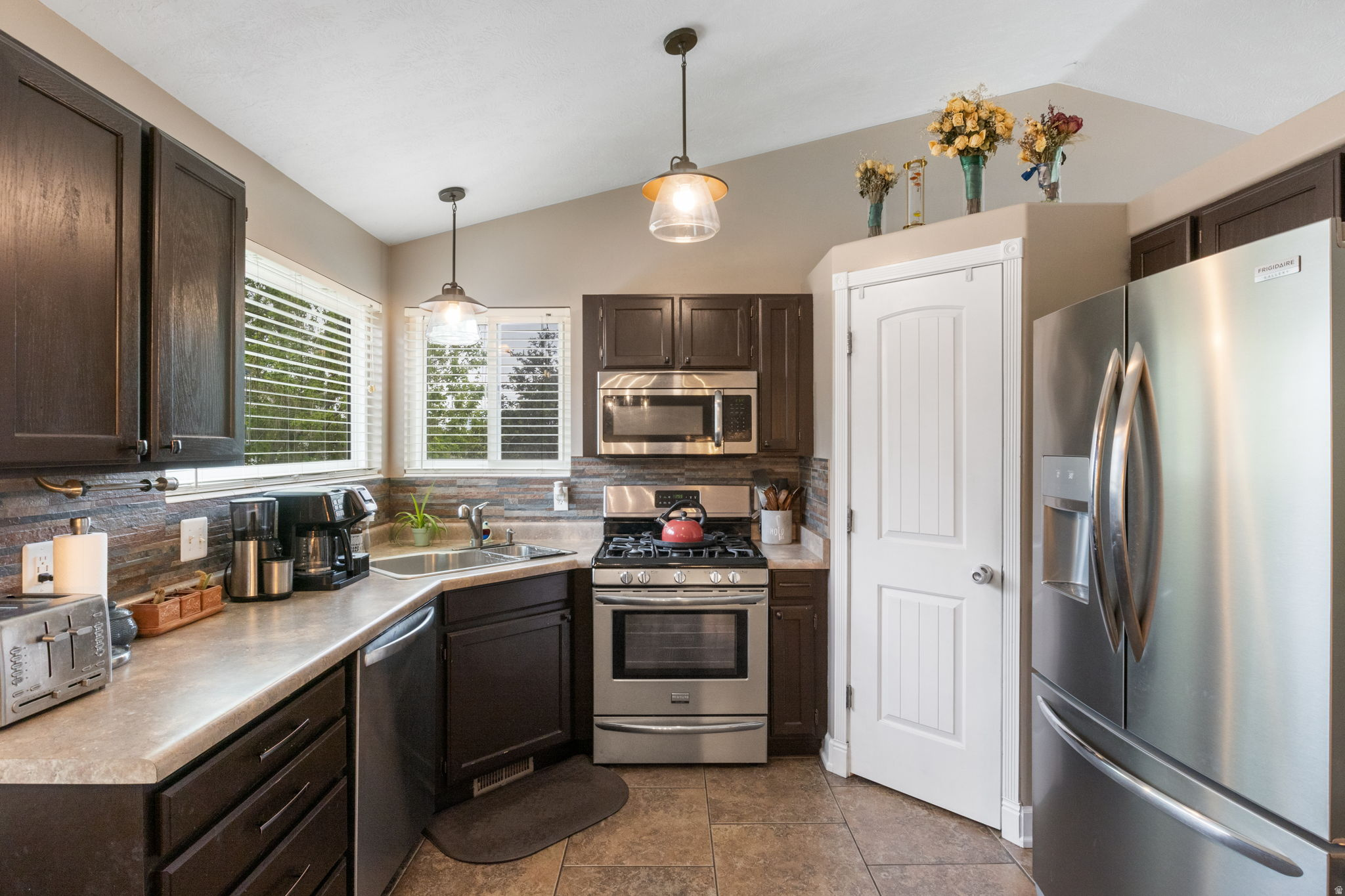 ROCHELLE PARK NO 1 - Residential