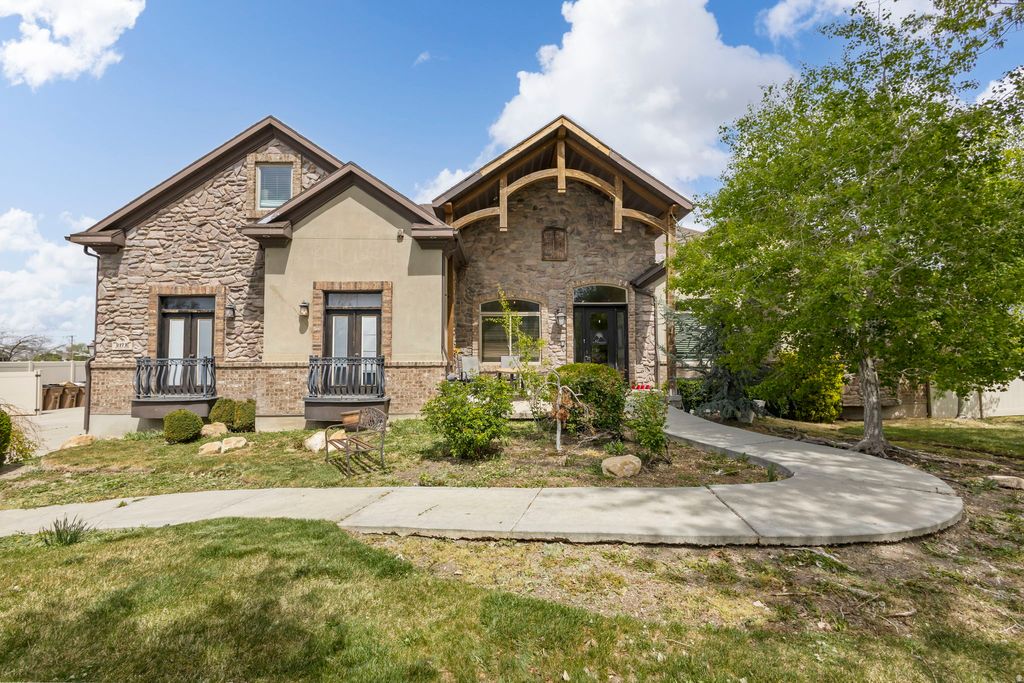 Photo of 217 E SCENIC PEAK CV, Draper, UT 84020 (MLS # 2152295)