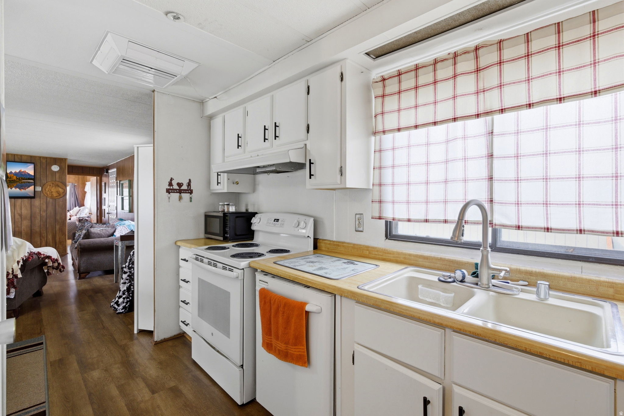 EVERGREEN VILLAGE MANUFACTURED HOME COMMUNITY - Residential