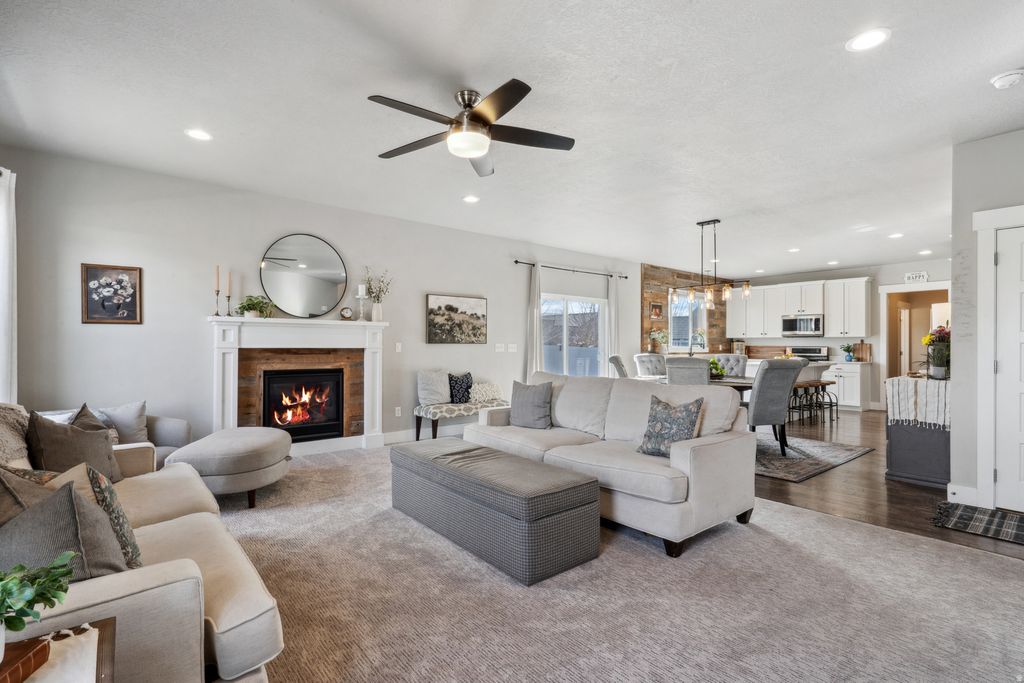 Photo of 215 S 300 E, Midway, UT 84049 (MLS # 2133107)