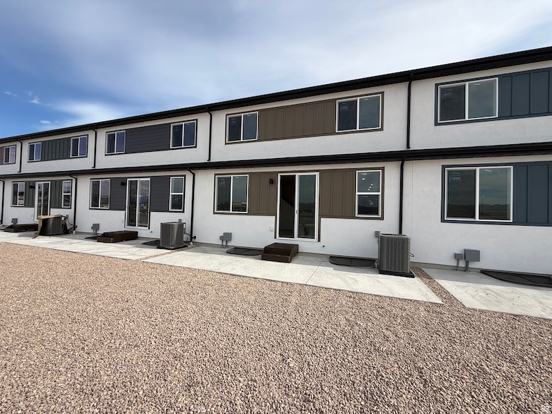 TOWNS AT BRYLEE FARMS - Residential