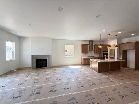 Tiny photo for 2177 W FORTUNE LN #451, Mapleton, UT 84664 (MLS # 2156843)