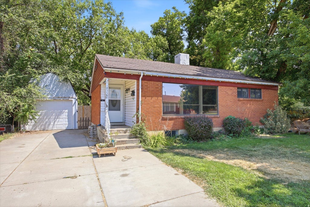 Photo for 4372 S 375 E, Washington Terrace, UT 84405 (MLS # 2177553)