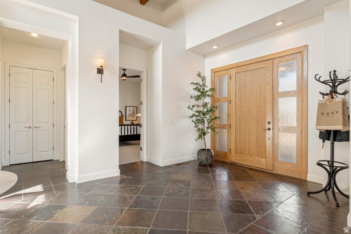 STONE CLIFF 1 - Residential