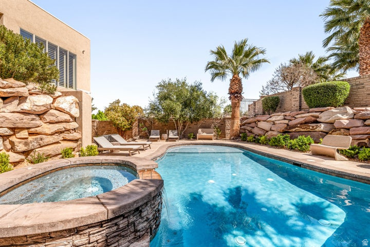 STONE CLIFF 1 - Residential