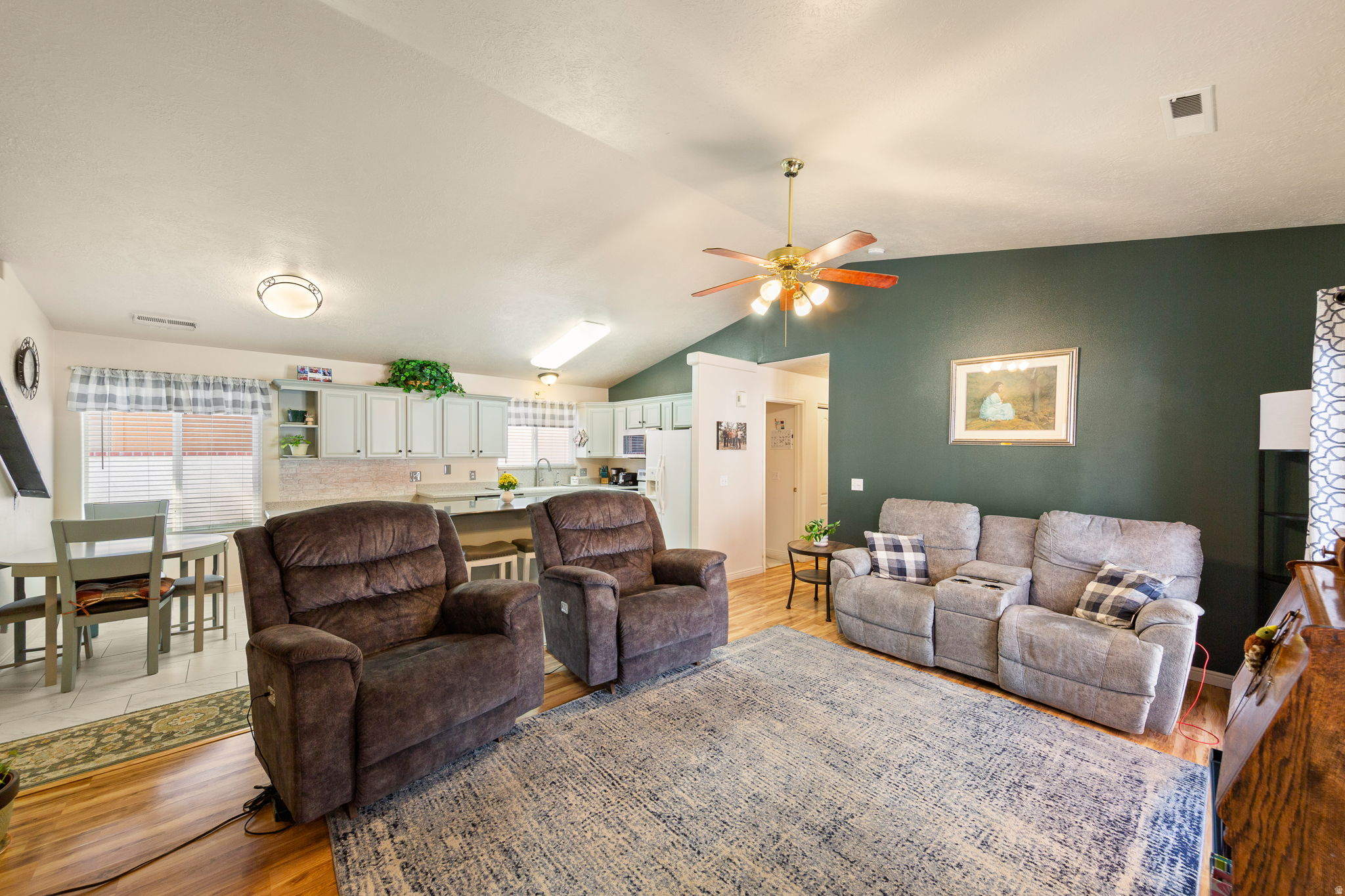 RIDGEPOINTE - Residential