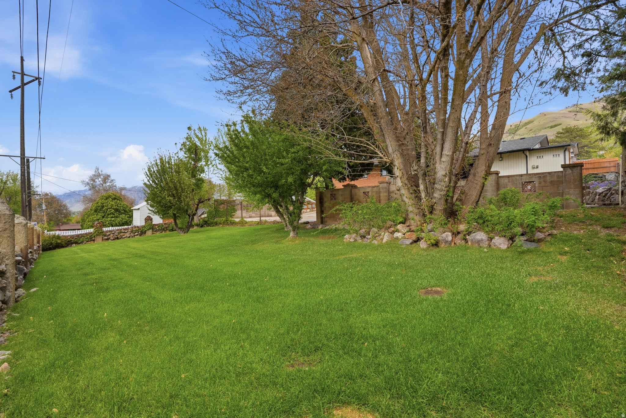 HILLCREST - Residential