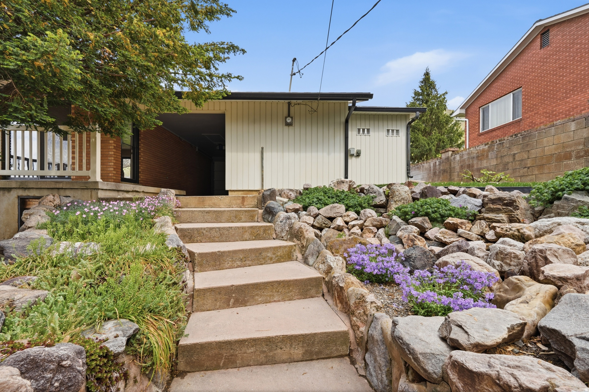 HILLCREST - Residential