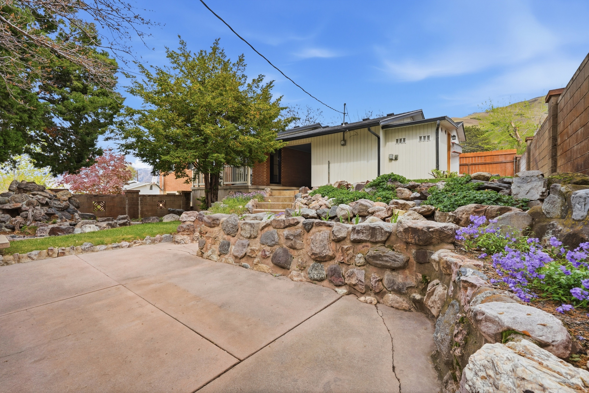 HILLCREST - Residential