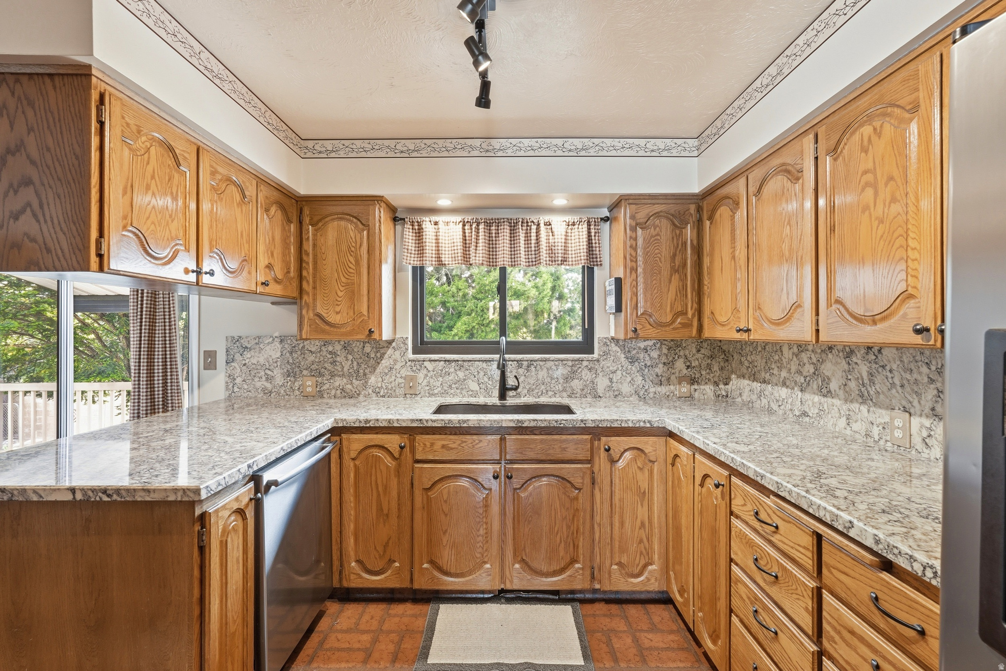 HILLCREST - Residential