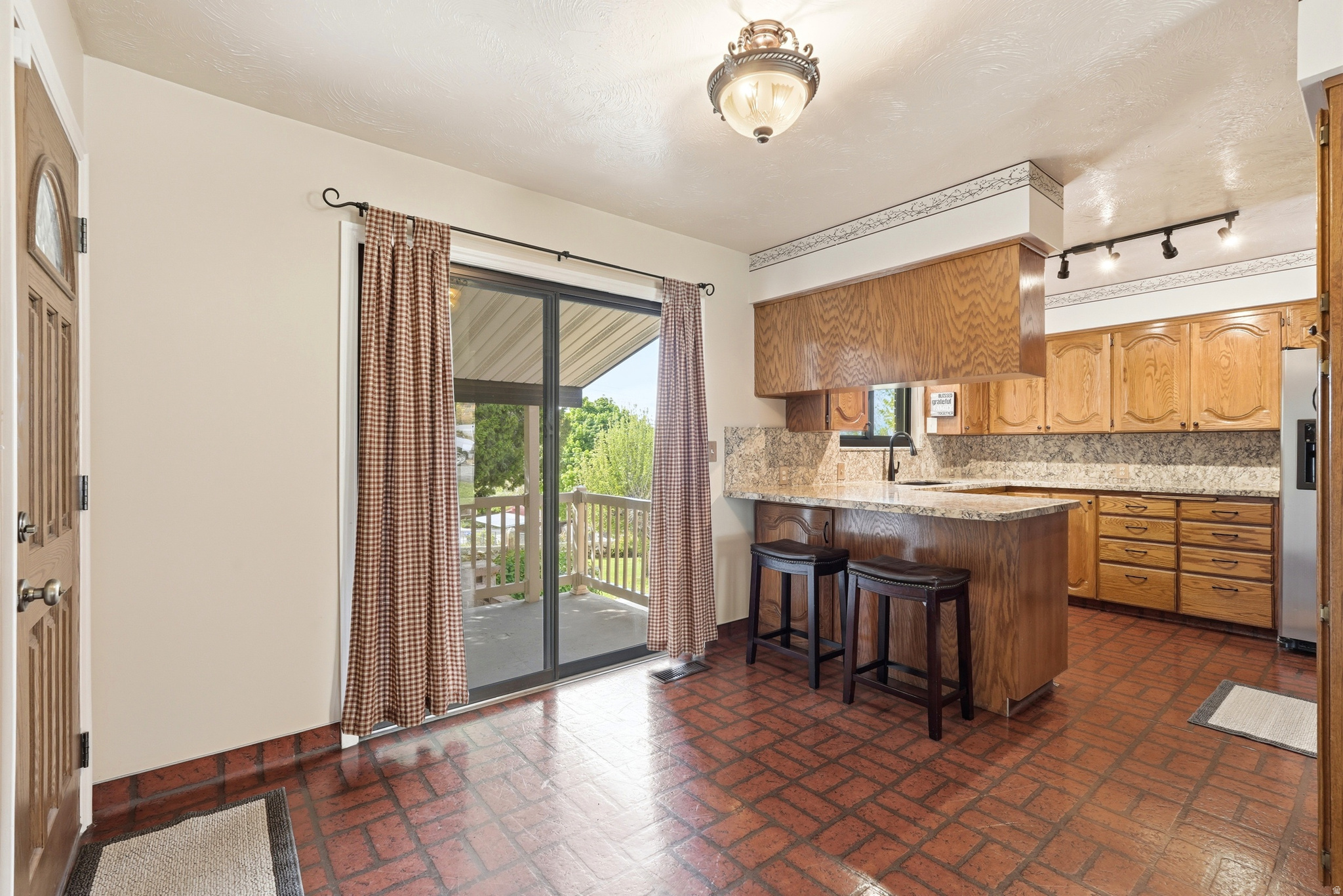HILLCREST - Residential